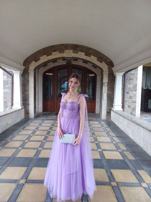 Корсетна випускна сукня