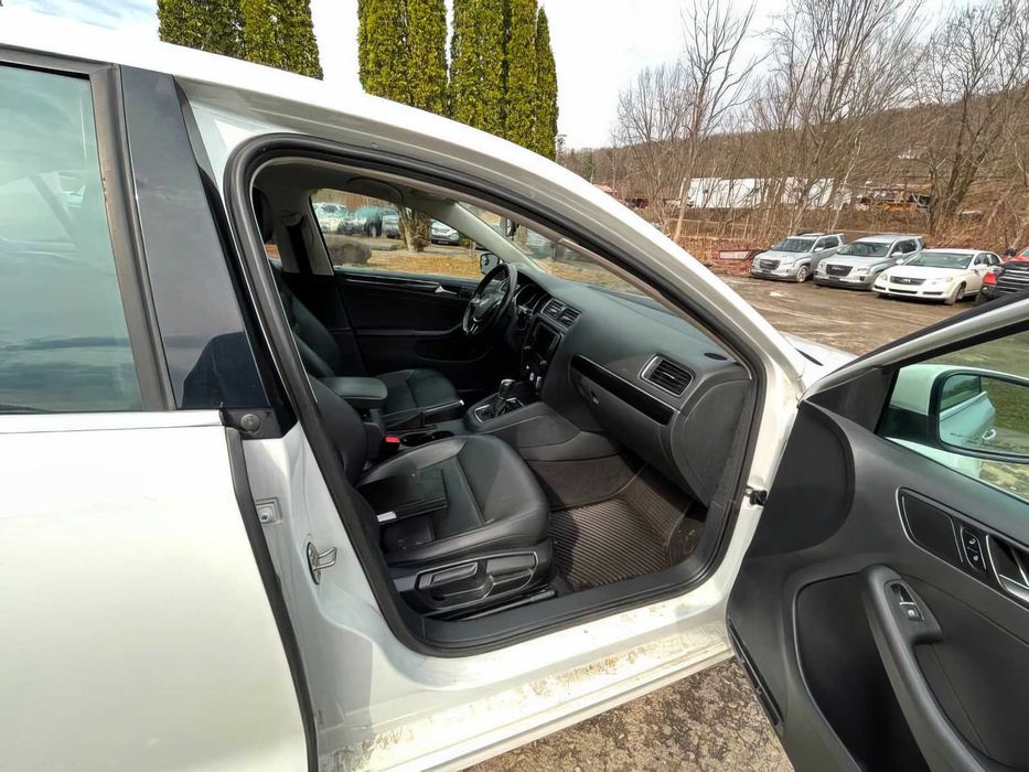 Volkswagen Jetta SEL Premium      2016