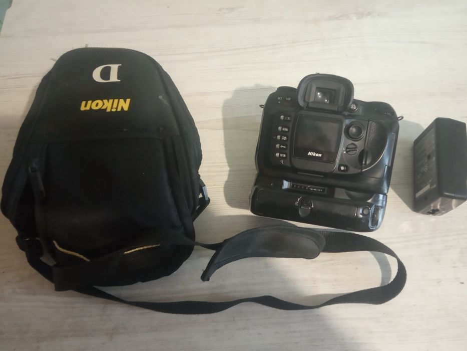 Nikon d100 камера комплект зарядне