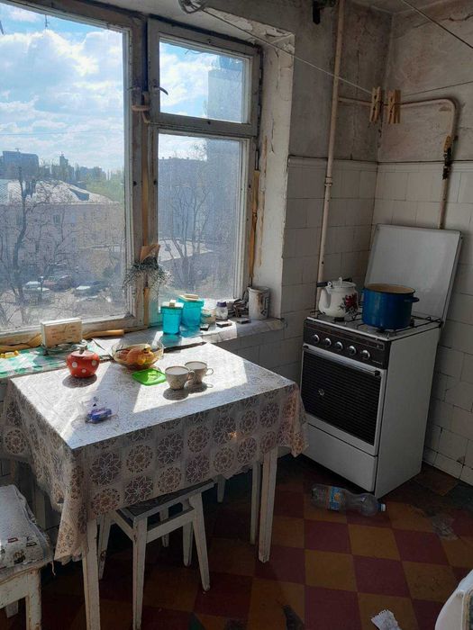 Продам 3-кім на Парковій-Сирецькій 10