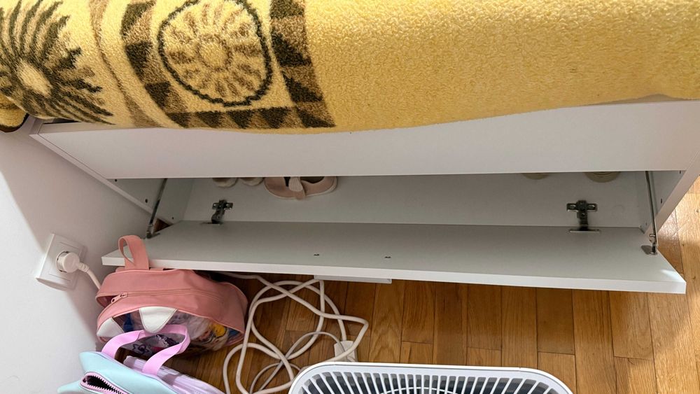 Cama de Solteiro Branca c/ Arrumação Integrada (Estante + Gavetão + Sapateira)