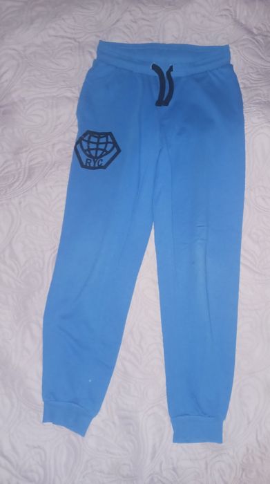 Spodnie dresowe na chłopca.