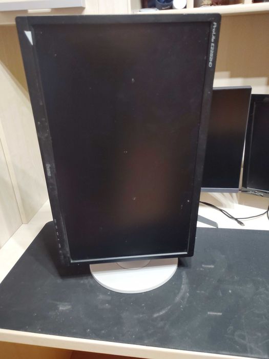 Monitor +okablowanie pc