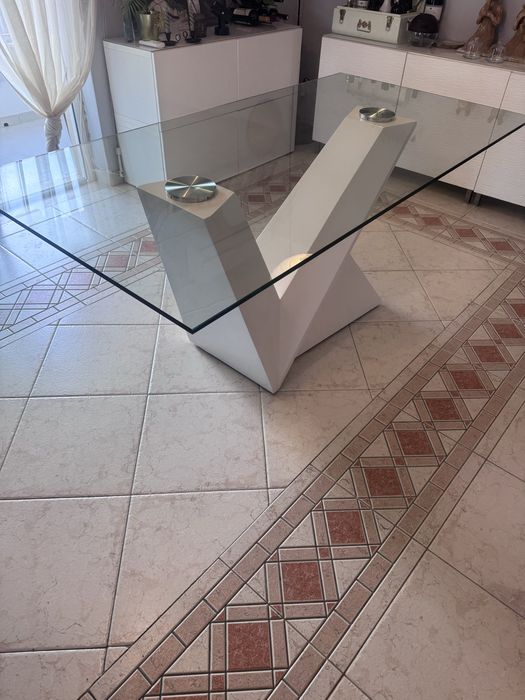 Mesa antarte de vidro
