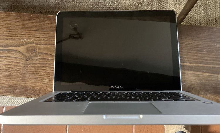 2011 MacBook Pro with burnt motherboard64552768577025122