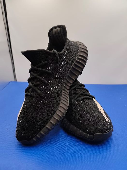 Кросівки Adidas Yezzy Boost 350 V2 " Oreo" - 39,5 розмір. Оригінал