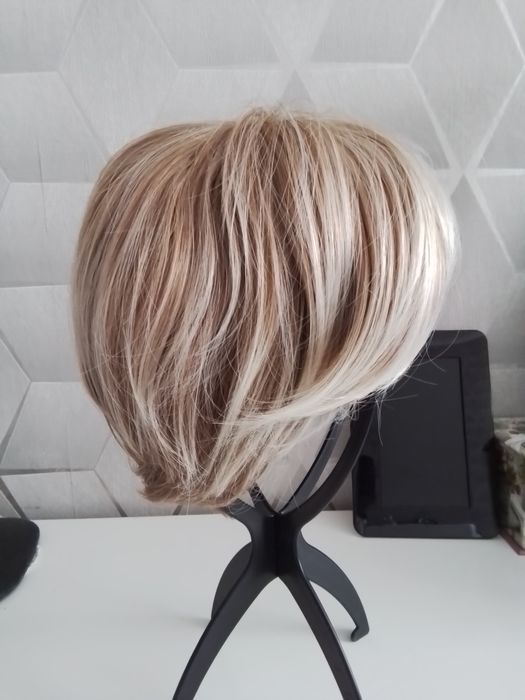 Krótka peruka średni blond