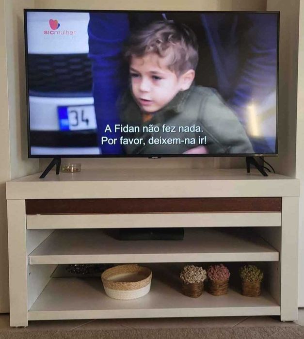 Móveis de sala com cristaleira