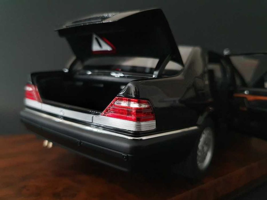 1/18 Norev Mercedes Benz S600 S-Class W140 (obsidian black) 1997
