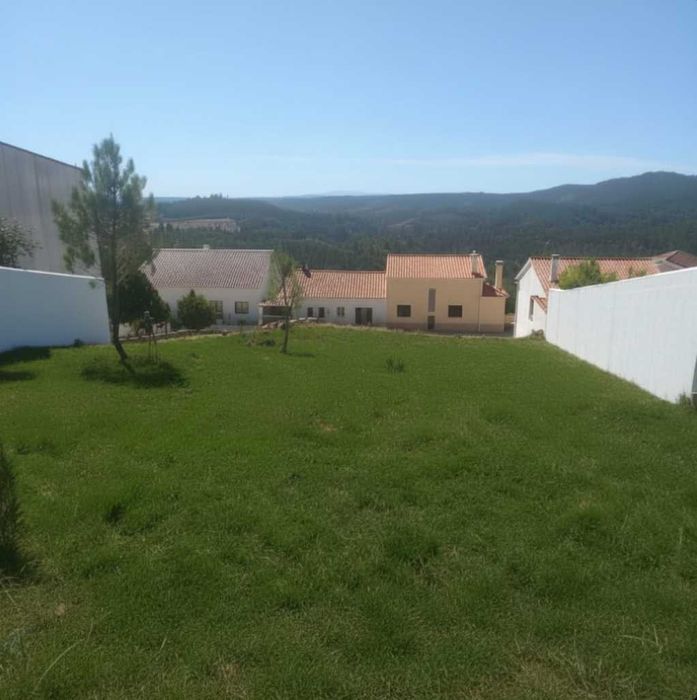 Terreno de 1.400 m2 com viabilidade de construção para 540m2