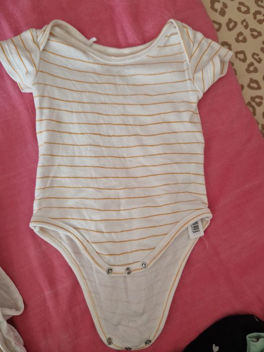 Luvas para recém-nascido + 2 bodies 3 meses