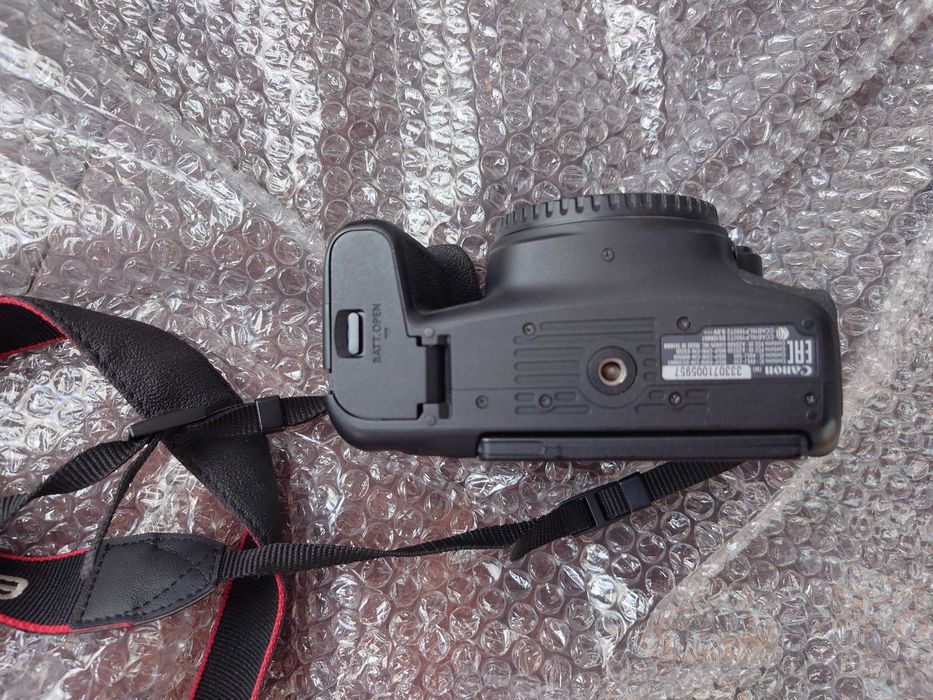 Фотокамера Canon EOS 800D