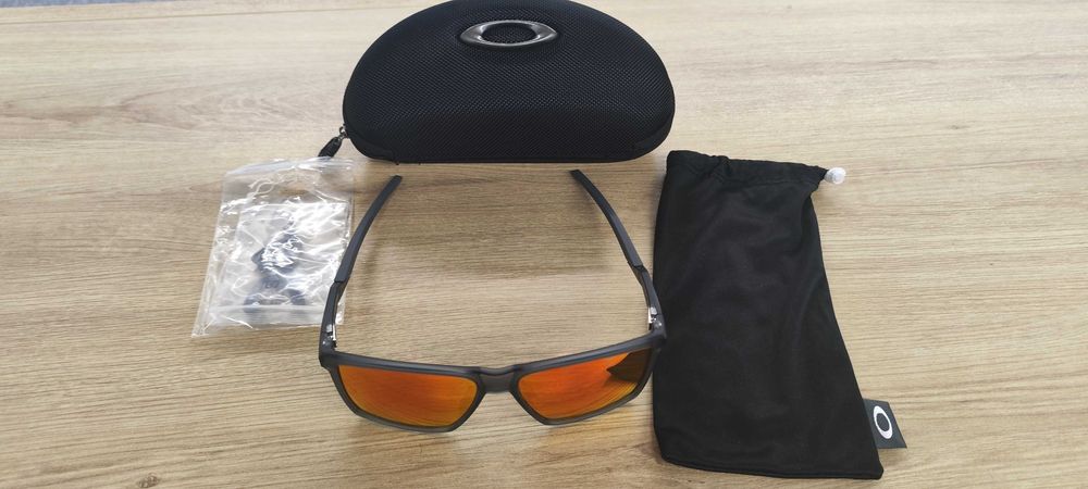 Oculos Sol Oakley Futurity Sun
SATIN GREY SMOKE