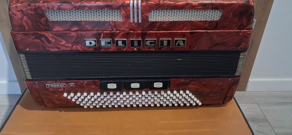 Sprzedam akordeon 120