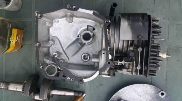 Ремонт двигунів  Запчастини двигуна briggs stratton  625 675