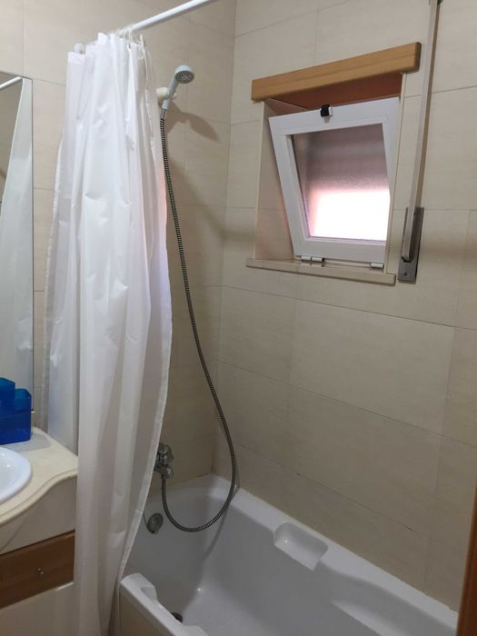 aluguer de apartamento T1 (ao ano) na urbanização alfamar, junto à praia da falésia