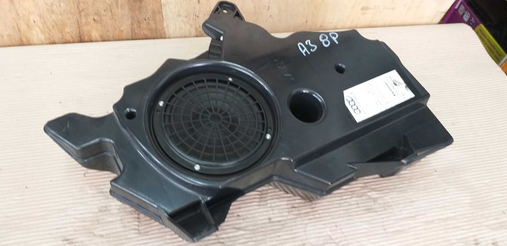 Tuba subwoofer Audi A3 8P