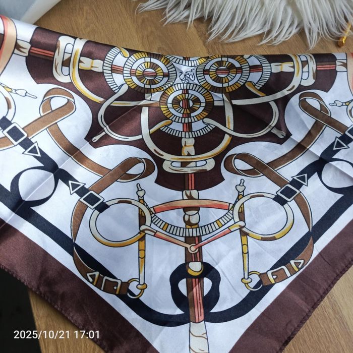 Przepiękna apaszka gawroszka chusta 55 x 55