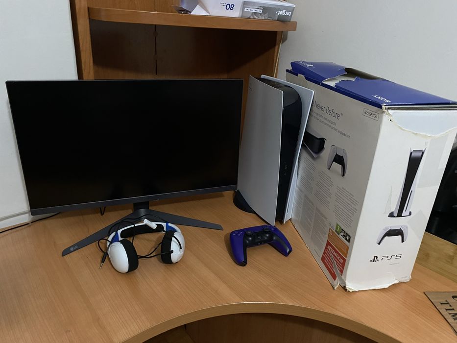 PS5 825GB + Monitor LG Gaming 24” + Comando + Headset – Tudo como novo