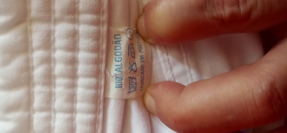 Fato de artes marciais usados