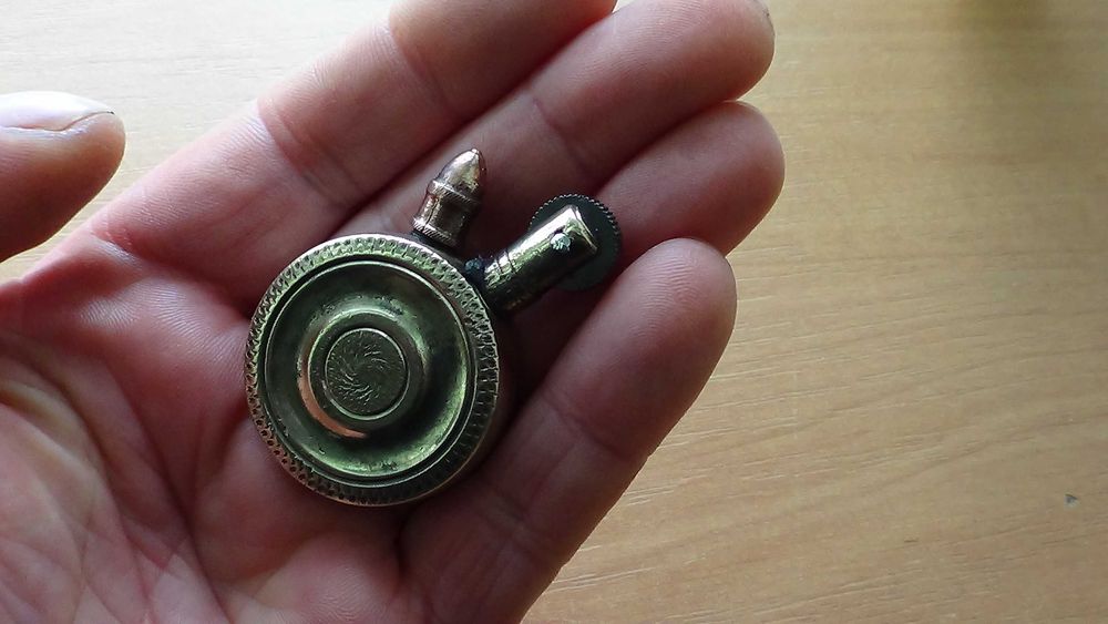 Зажигалка оригинальная.