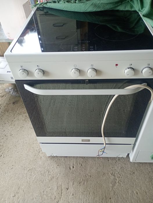 Продам беу електро плиту хороший стан працює все