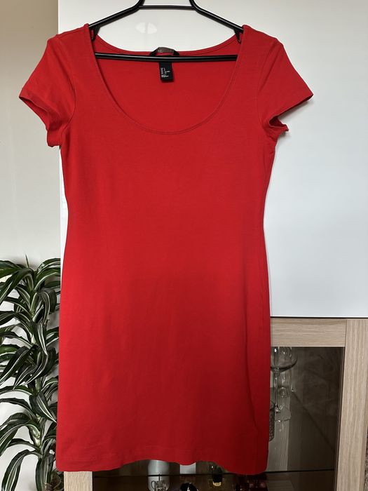 Czerwona dzianinowa sukienka H&M S