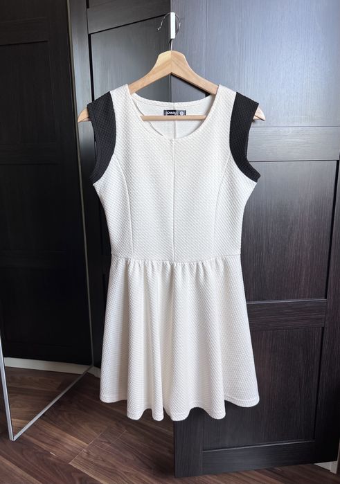 36(S) świetna rozkloszowana sukienka Sinsay