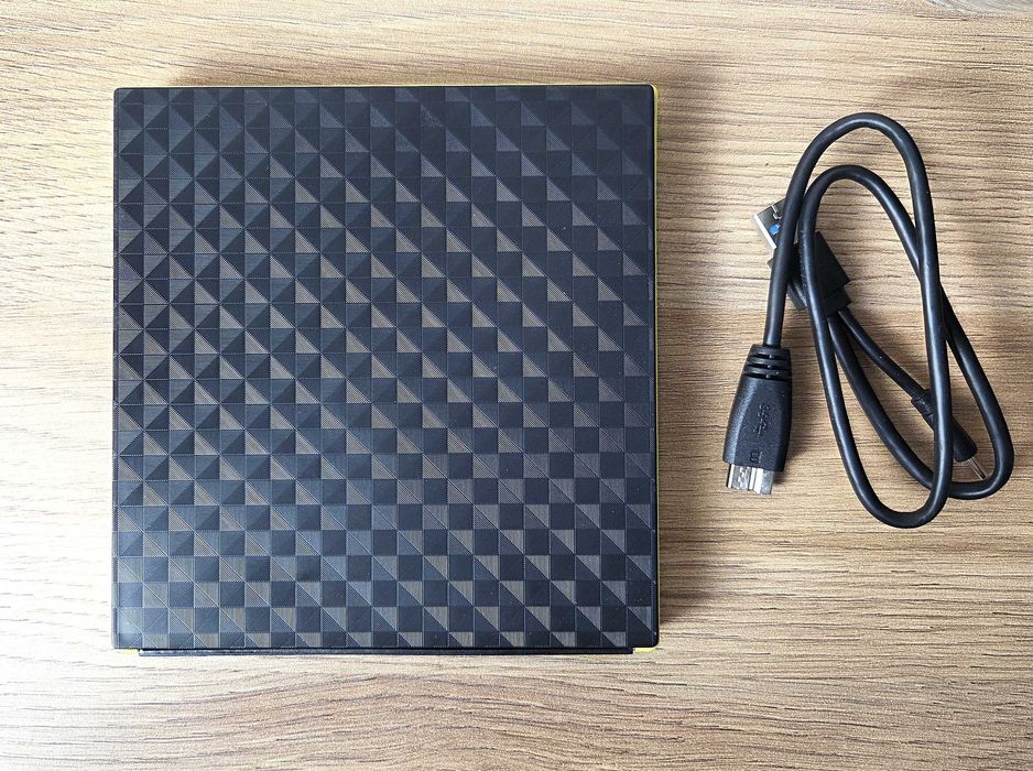 Zewnętrzny przenośny odtwarzacz DVD / CD