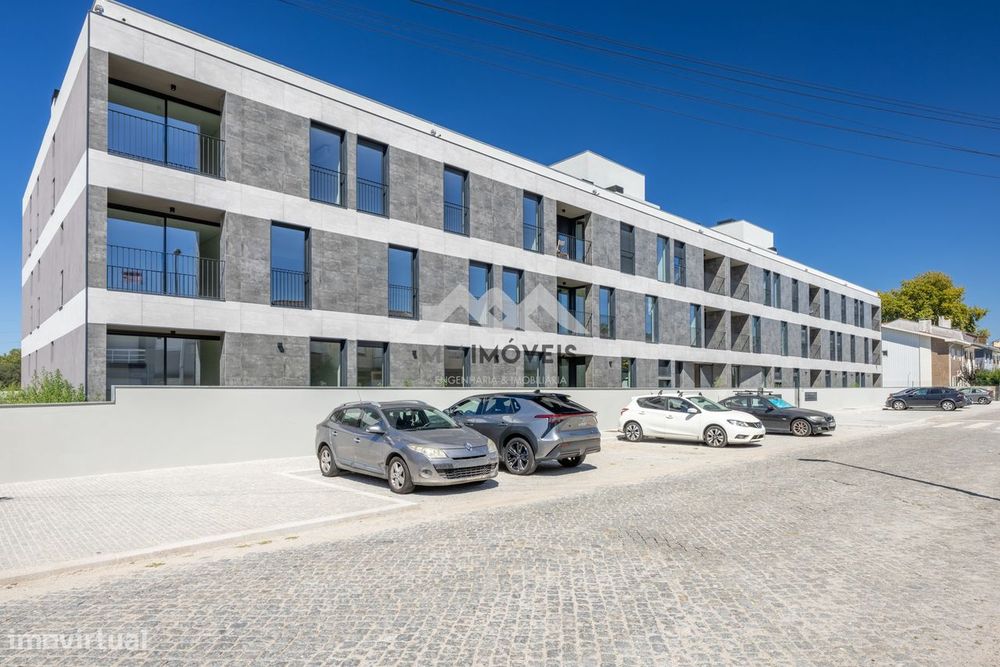 Apartamento T1 Novo |  Polo Universitário  | S. João | Varanda | Garag