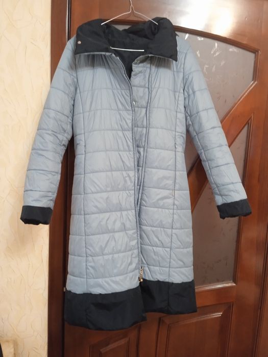 Продам пальто жіноче,  демісезонне. Двостороннє.