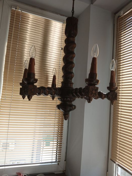 Orginalna drewniana, rzeźbiona lampa sufitowa