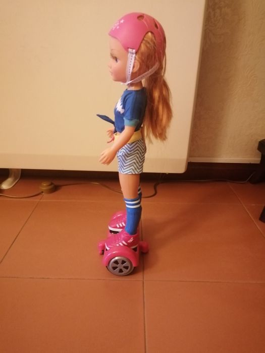 Boneca Nancy, hoverboard