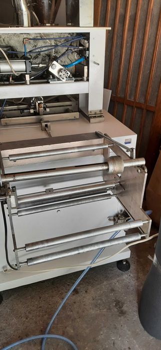 Automat pakujący pionowy