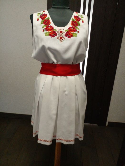 Ручна вишивка, плаття