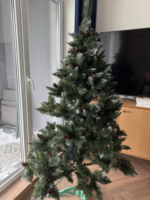 штучна ялинка 180см з шишками та снігом