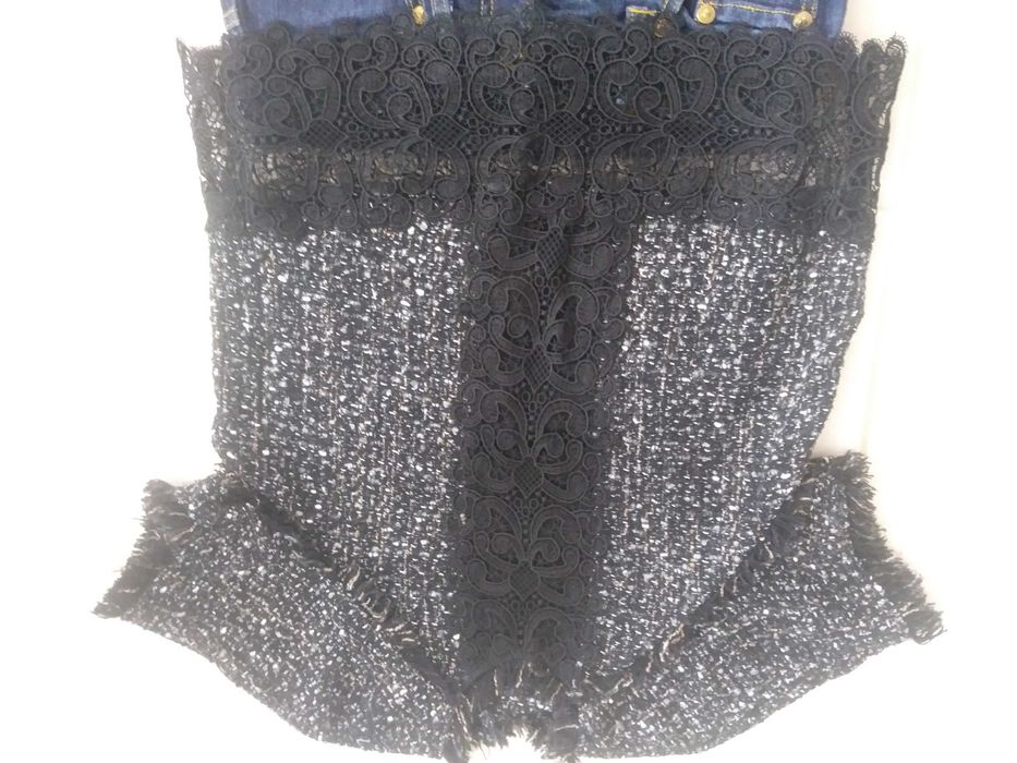 Bluzka ZARA. Z wstawkami z  czarnej koronki. Rozm. XS.