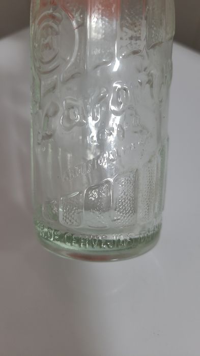 Antiga garrafa de Laranjada gravada em alto relevo