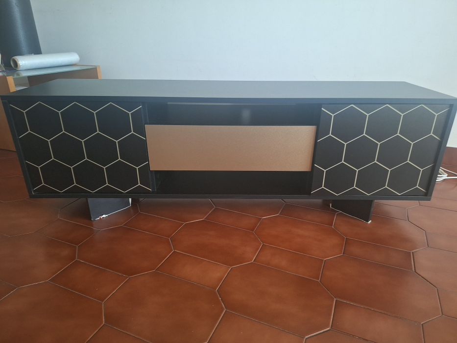 Vendo um rack de televisao