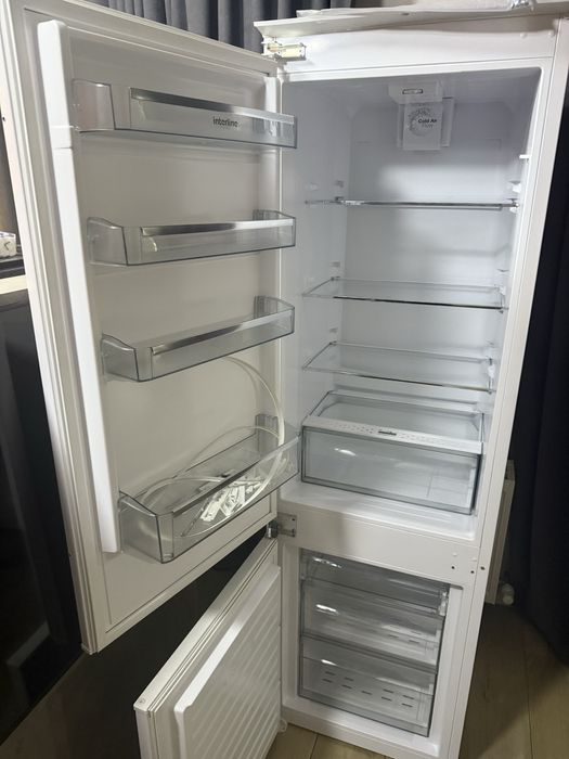 Холодильник Interline