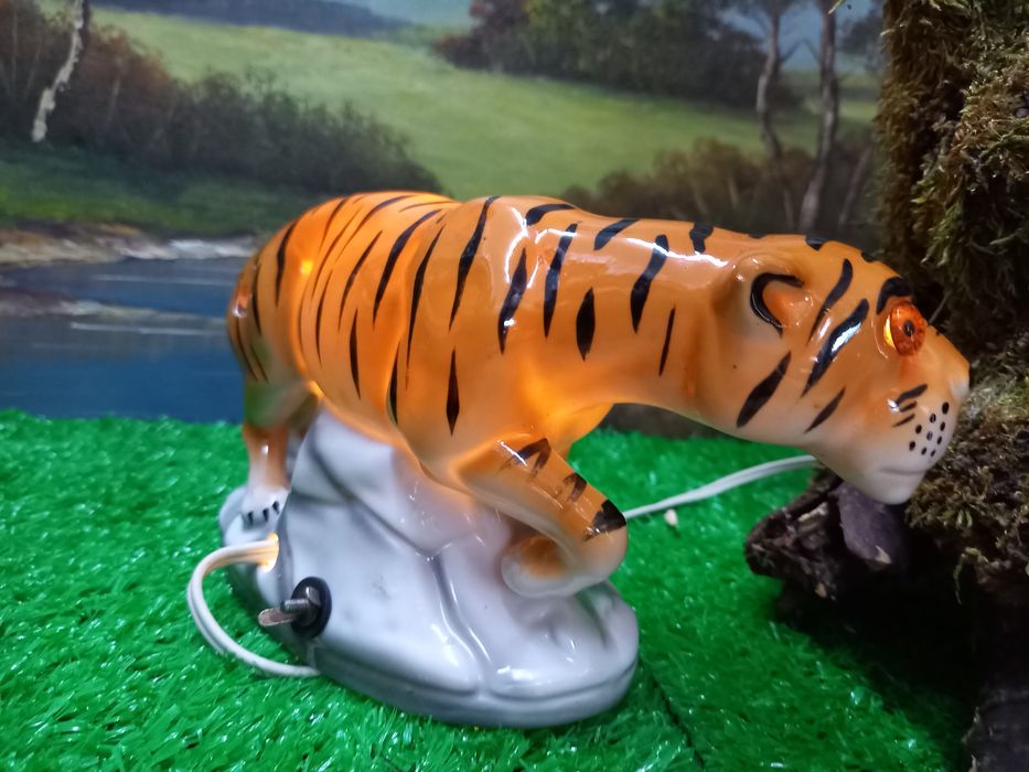 Figurka porcelanowa LAMPKA