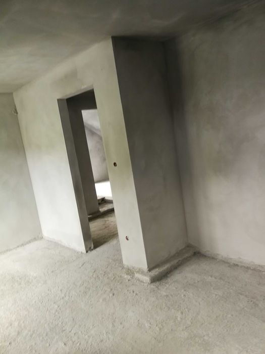 Tynki cementowo-wapienne, gipsowe, wylewki