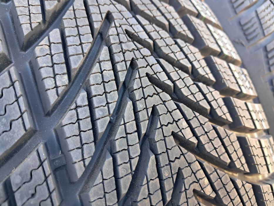 Резина зима НОВА Good Year 225/45 R17 Ultra Grip Perfomance 3