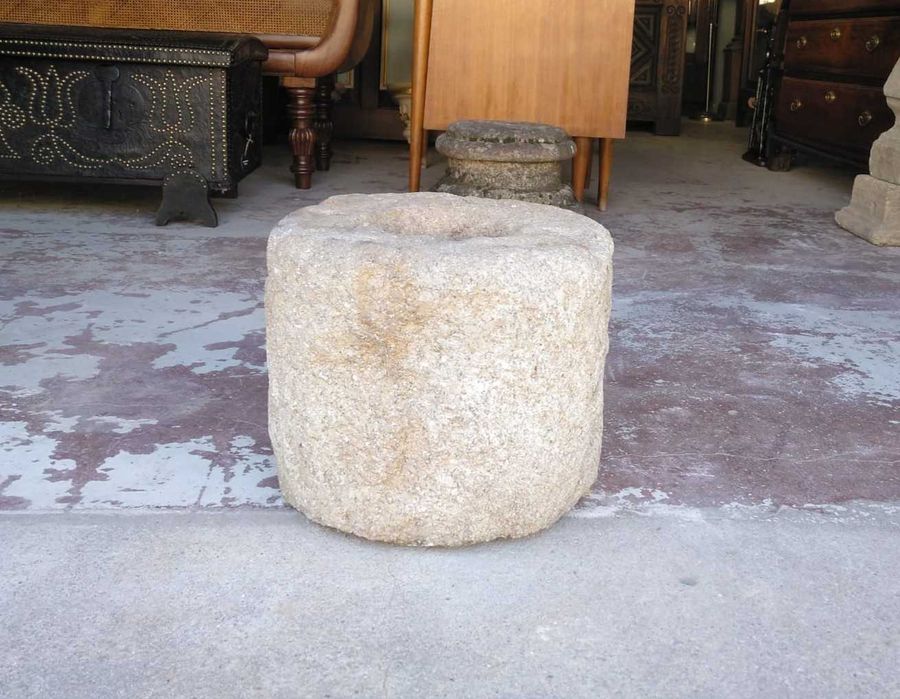 Antiga pedra em granito