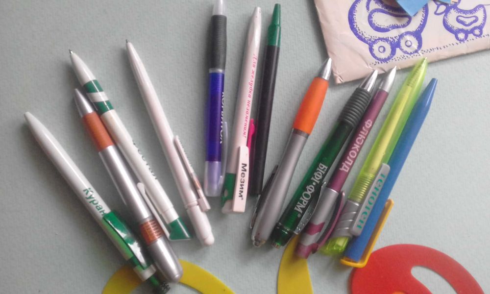 Канцелярія -Серветки/ Папір кольоровий/ ручки, лекала, записничок