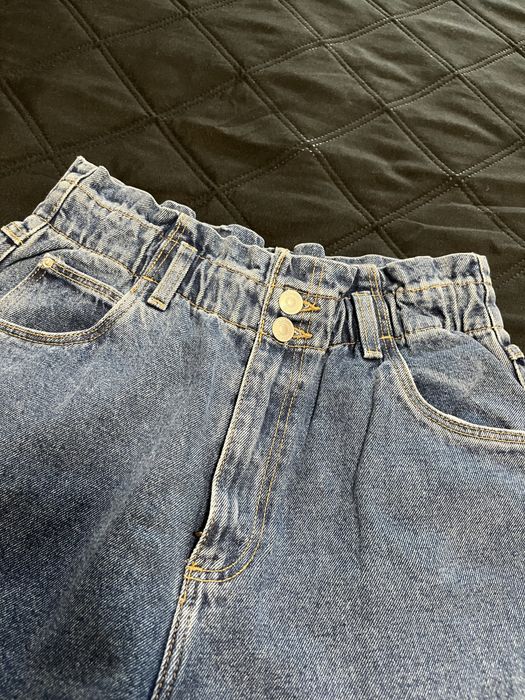 Jeansy paperbag z marszczeniem Cropp