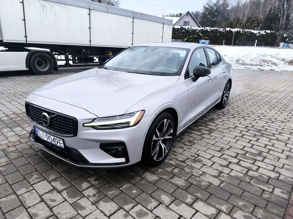 Volvo S60 Volvo S60 III 2.0 PLUS 2024 – B5 AWD 4x4 250 KM 32 tyś