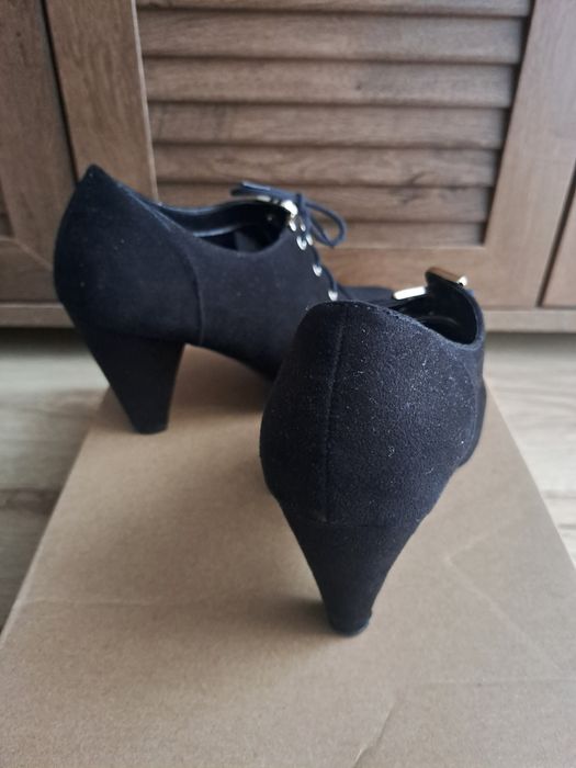 Botki sznurowane na obcasie, półbuty zamszowe, rozm. 35