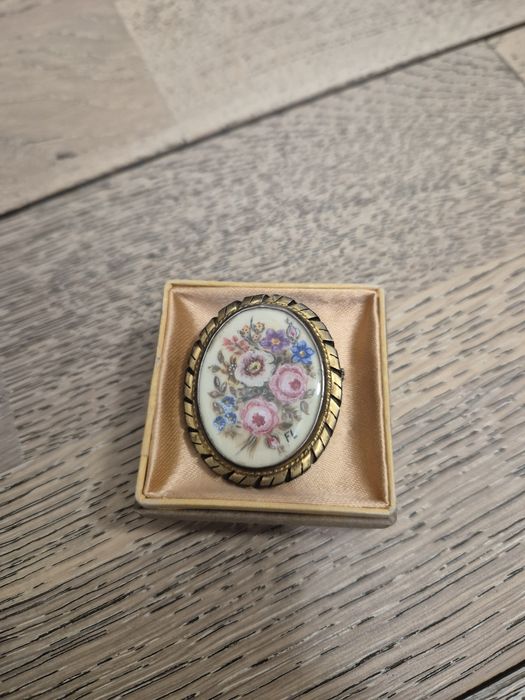 Stara broszka z porcelany Limoges,Francja