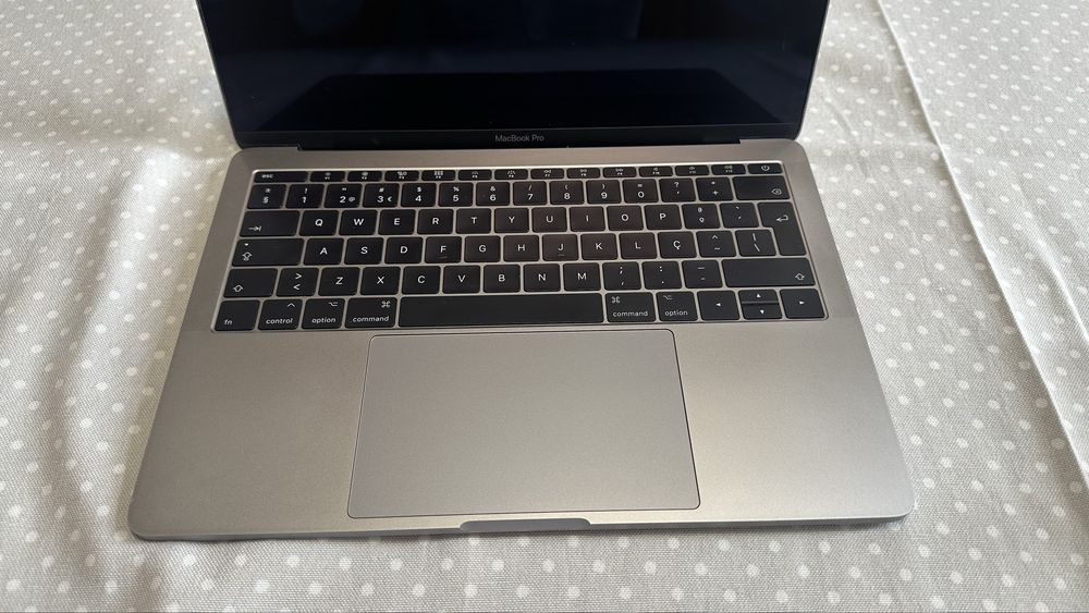 Apple Macbook Pro 13” (2017)